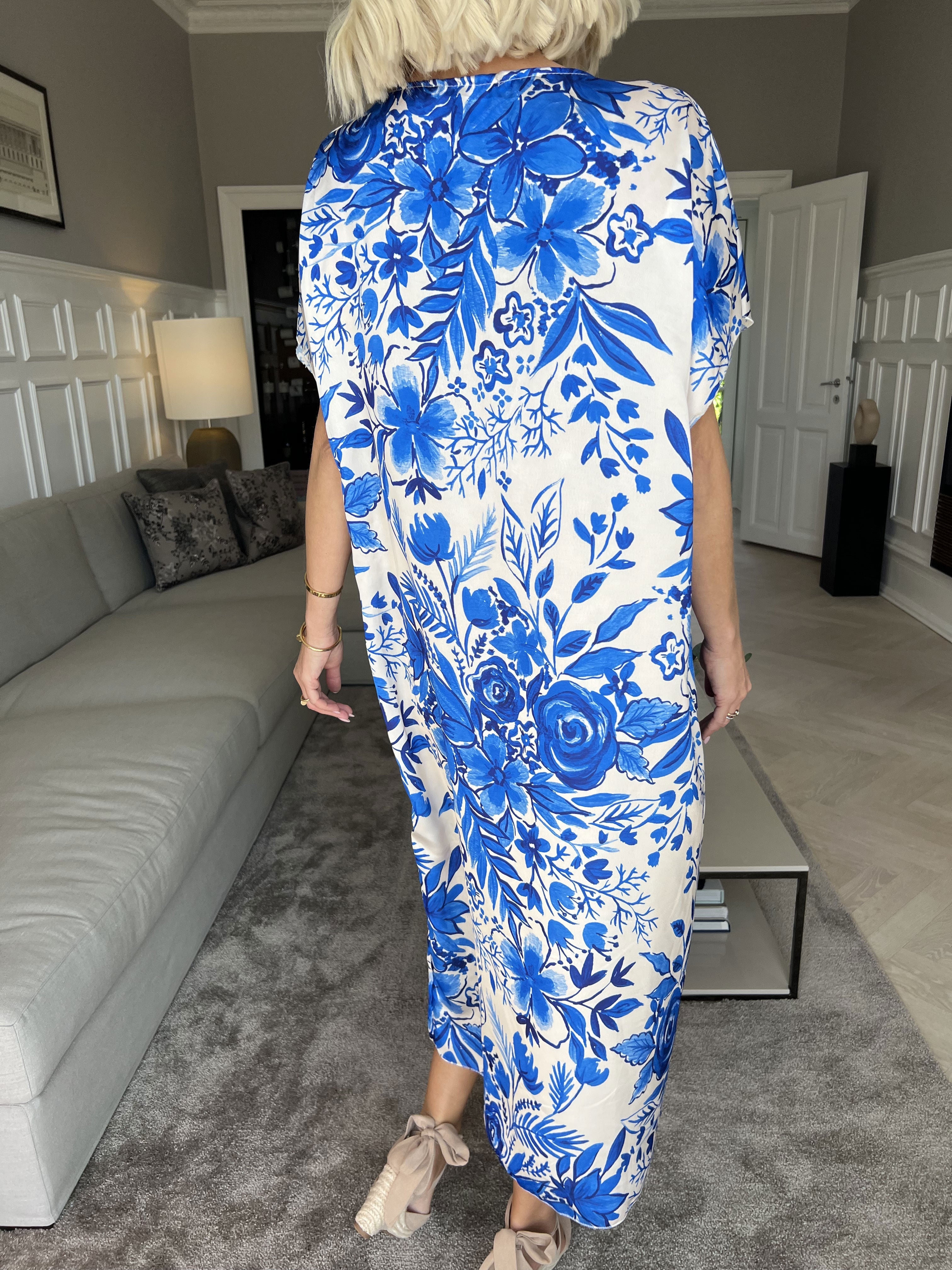 Juno Flower - Söt klänning i sidenlook med blommigt tryck - Pink